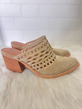 Jeffrey Campbell Favela Beige Laser-Cut Woven Leather Stacked Heel Mules Size 8